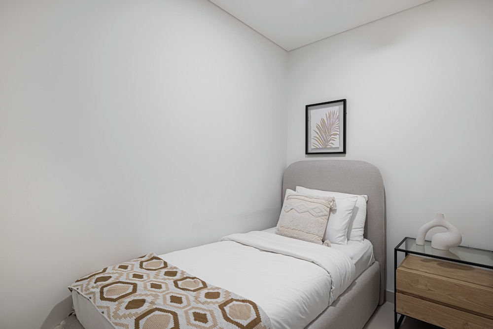 Burj Crown Lux Apartment by Dubai Mall