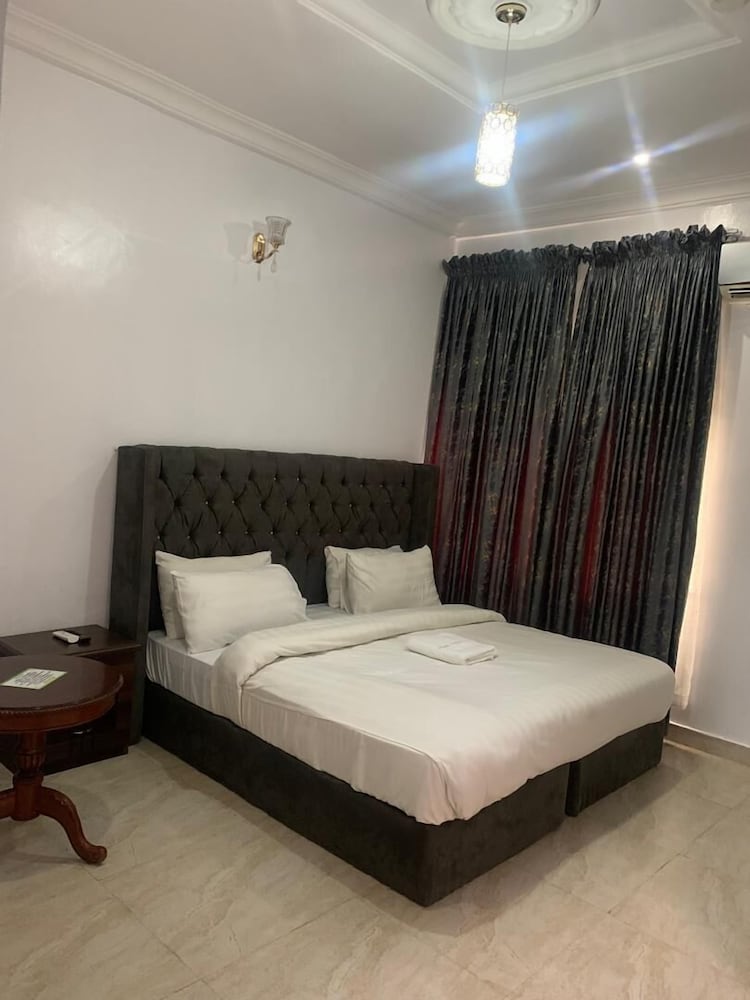 ELLEX SLEEVES APARTMENT