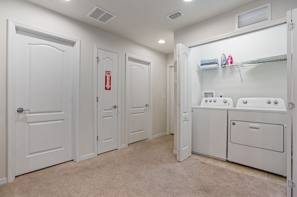 Luxury 5bdr House w Pool - 8863