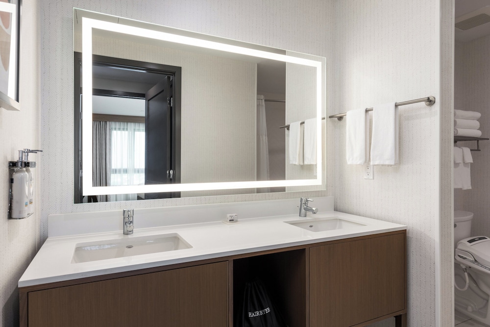 Holiday Inn  Suites Monterey Park Los Angeles, an IHG Hotel - Property Image 1