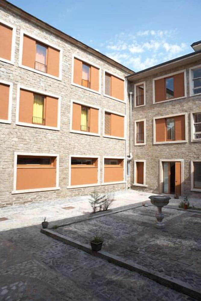 Albergue Monasterio de La Magdalena - Hostel