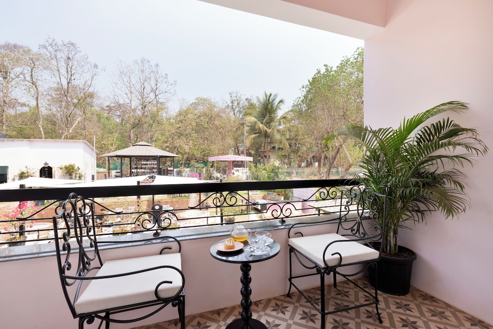Mademoiselle Boutique Resort and Cafe view 5