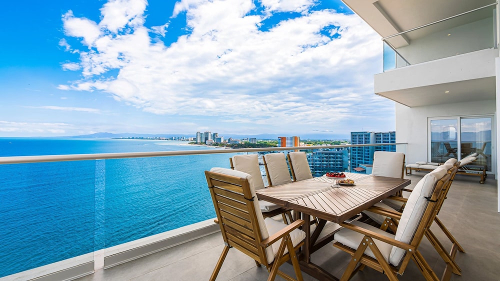 Beachfront Luxury 4BR Penthouse With Incredible Ocean Views