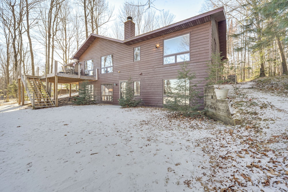 Boat Dock, Full Gym: Waterfront Nelson Lake Gem!