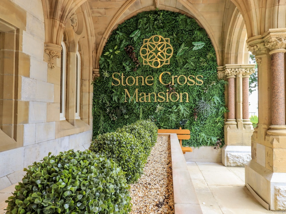 The Lucy Suite Stone Cross Mansion