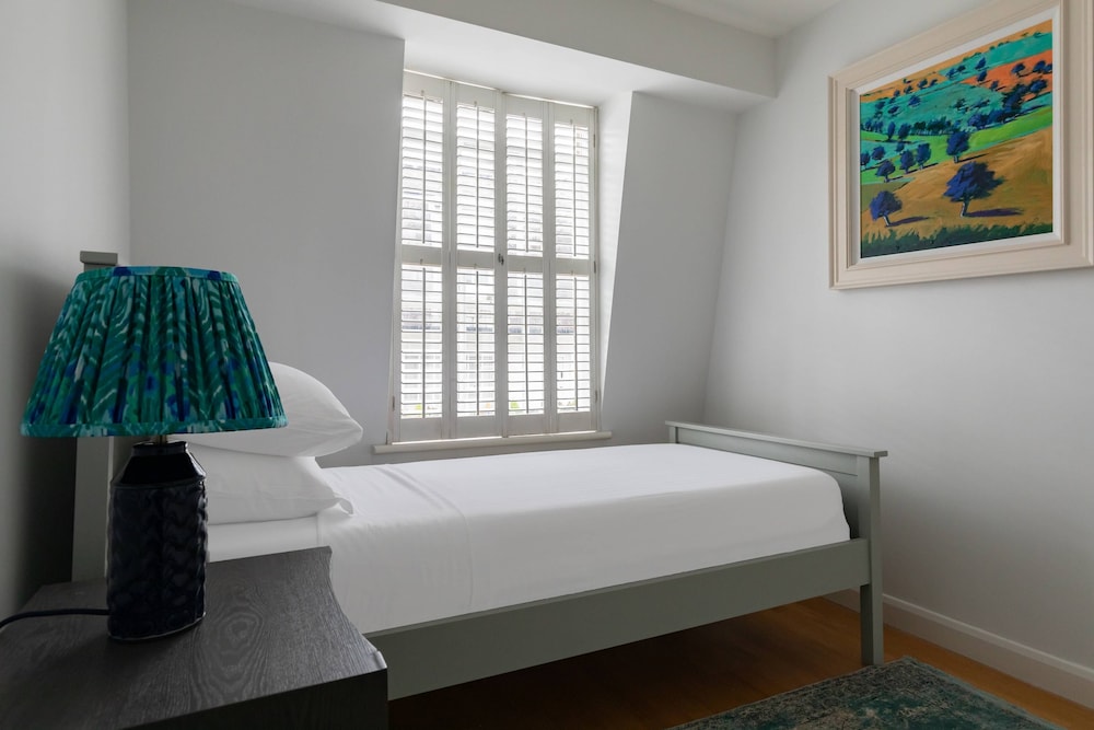 Canning Place Mews by Onefinestay