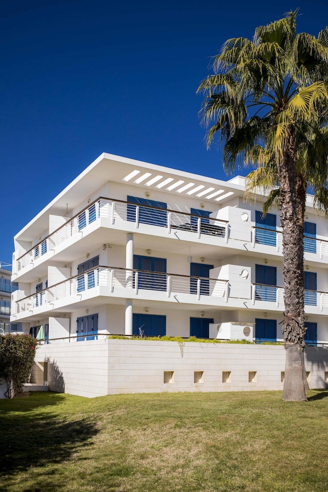 B06 - Top Floor Marina Club 2 Bed Apartment by DreamAlgarve