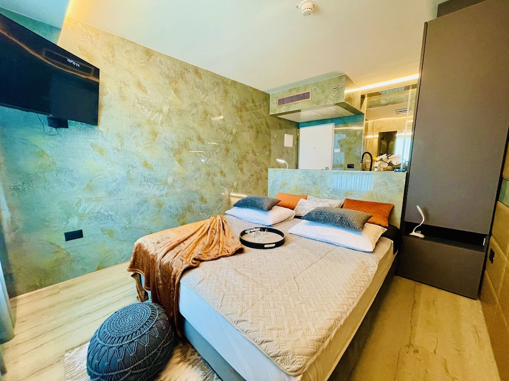 Carmel Holiday Apartments