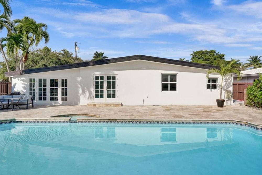 Pool House 3 Bedroom Home Victoria Park