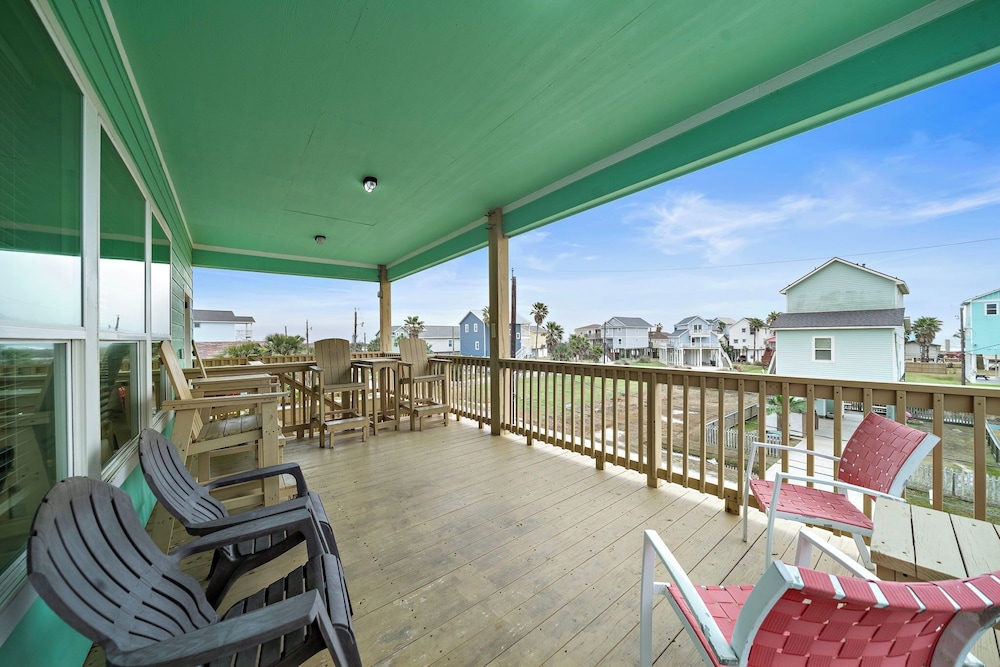 Sunny Beach House by Ryson Vacation Rentals