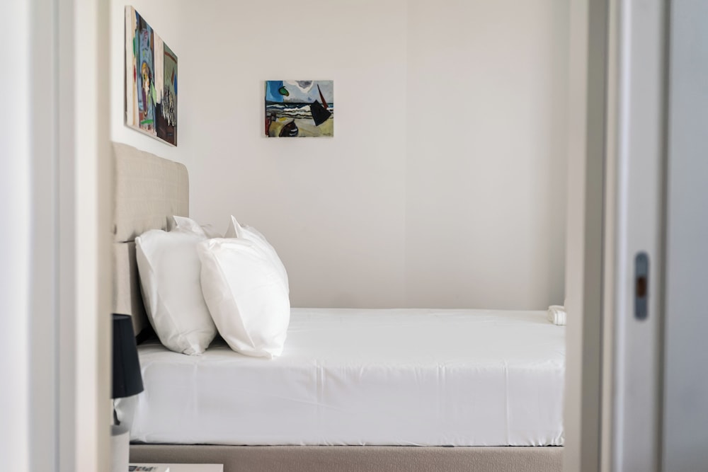Cozy 2BR Near Metro Acropolis View