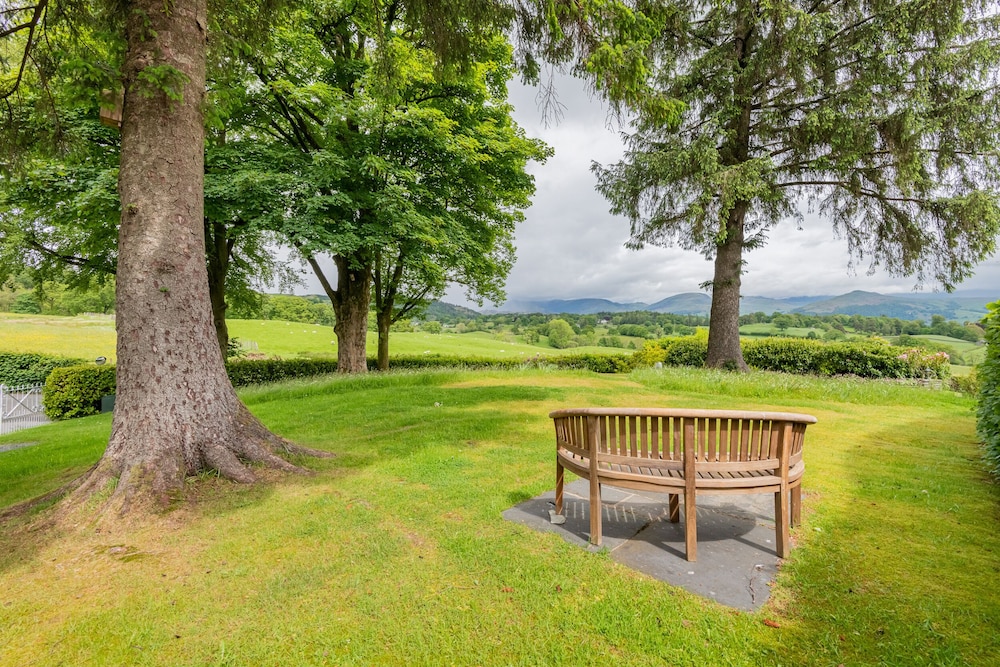 Hilltop At Hawkshead Hill