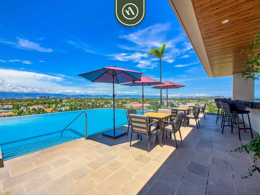 2BR Penthouse in Nuevo Vallarta - Terrace - Pool