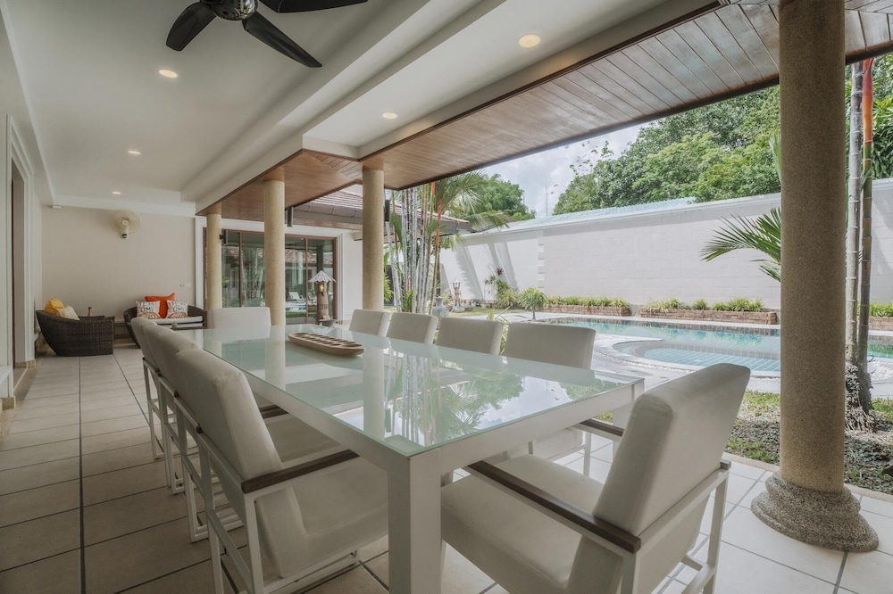 Luxury 3BR Villa 5 Private Pool, Gym & Jacuzzi