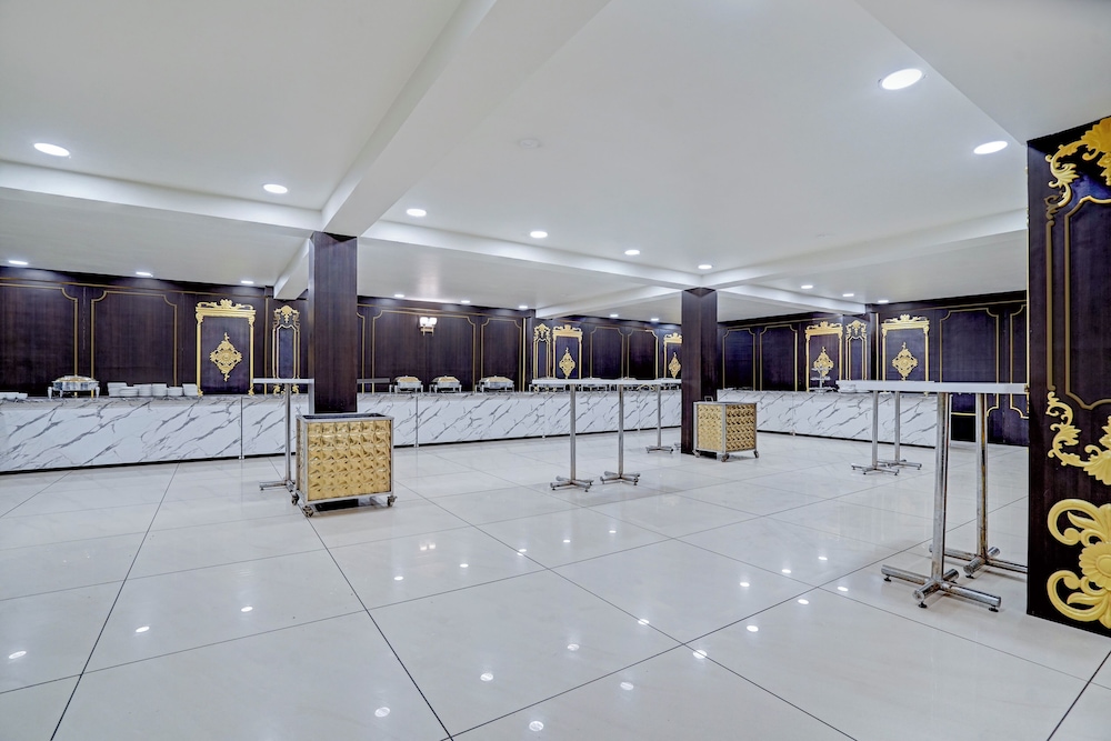 Nirvana Hotel & Banquet