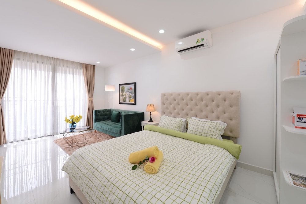 Jennifer House - Millenium Apartment