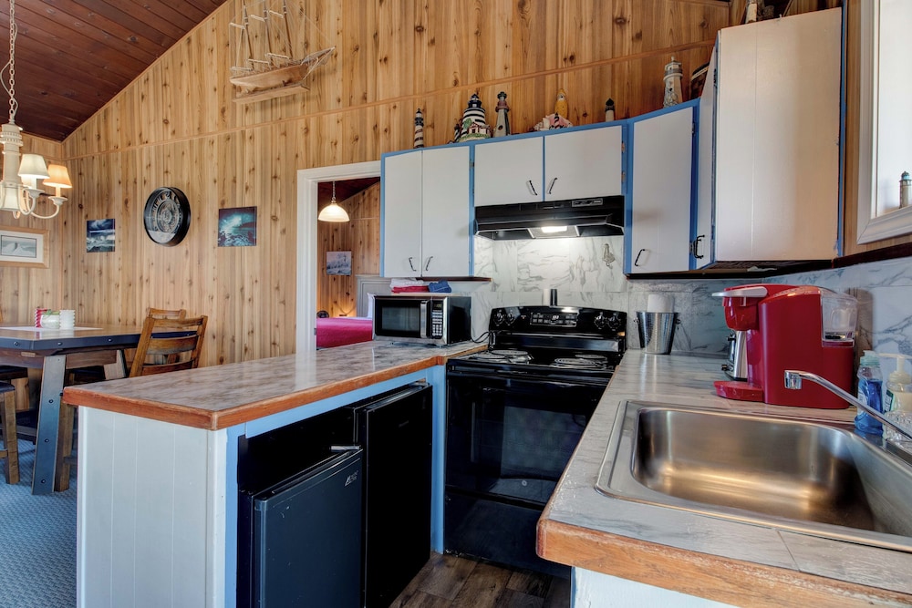 Moolack Shores Inn