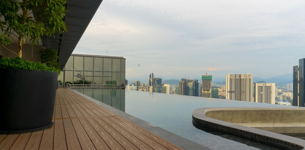Moonway Luxury Suites At CORE Residence