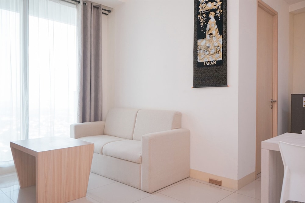 Modern Look And Homey 2Br Apartment Tree Park City Bsd