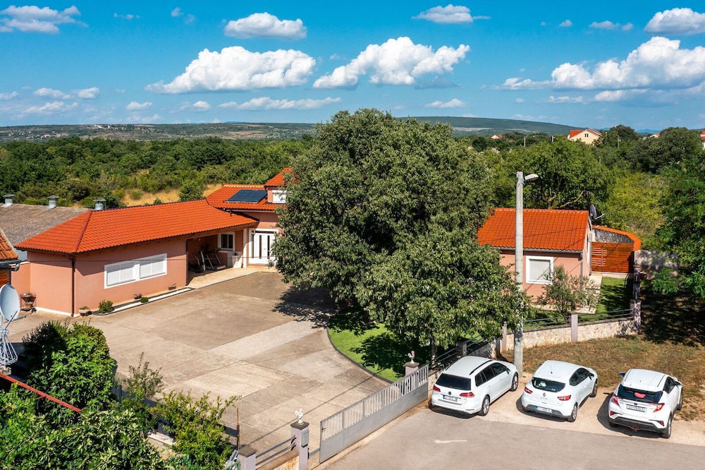Villa Nika