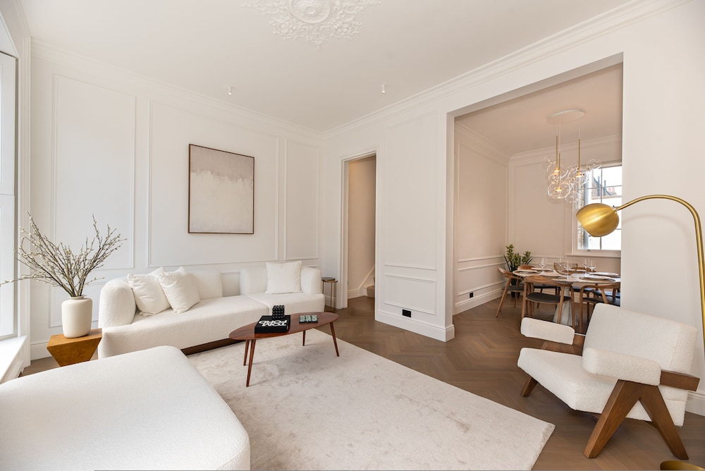 Elegant and Bright 3-bed Flat Near Sloane Square