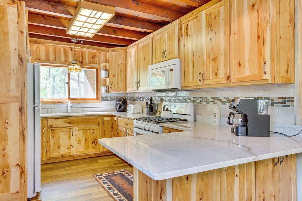 Hatfield Family Home on Lake Arbutus: Boat & Hike