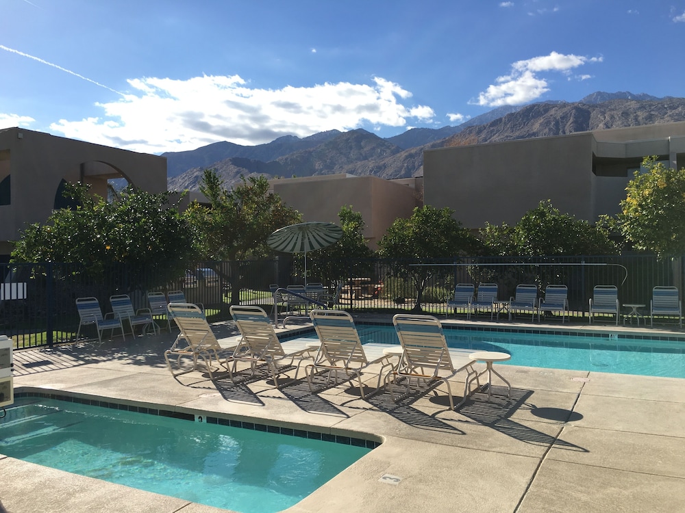 GetAways at Vista Mirage