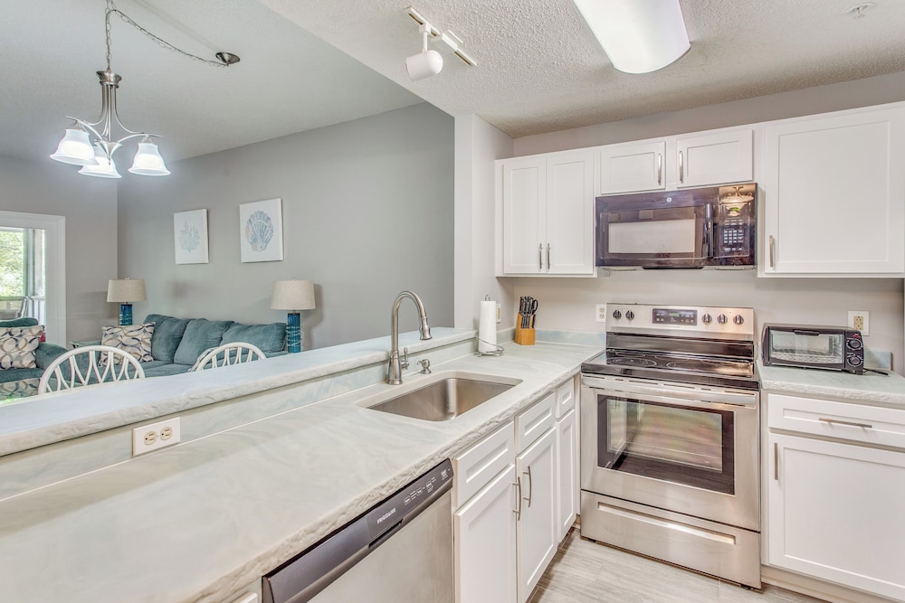 3 Mi to Cherry Grove Beach: Coastal Condo Retreat!