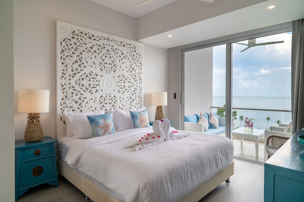 Top Floor 2 Bed Sea View Apartment KBR38