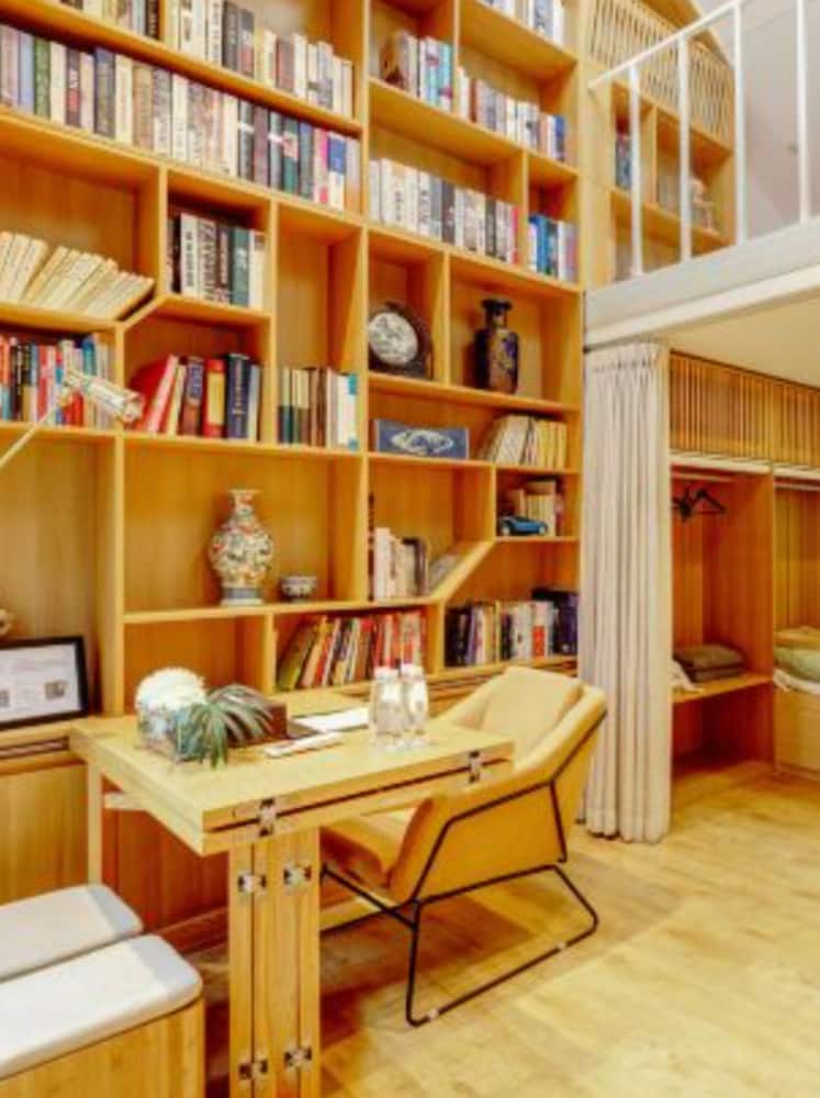 ISVARA Culture Homestay Suites