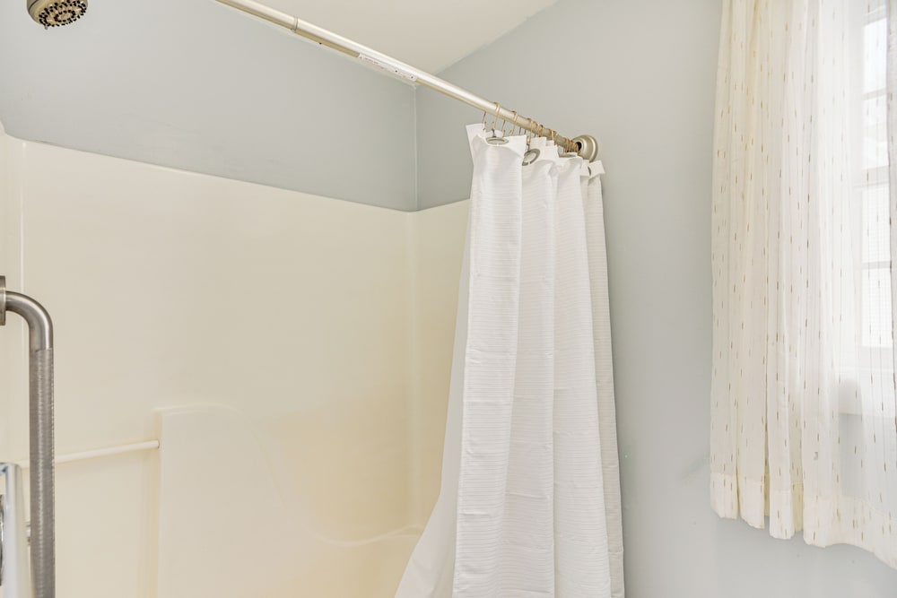 1 Mi to Downtown & Palladium: Worcester Getaway!