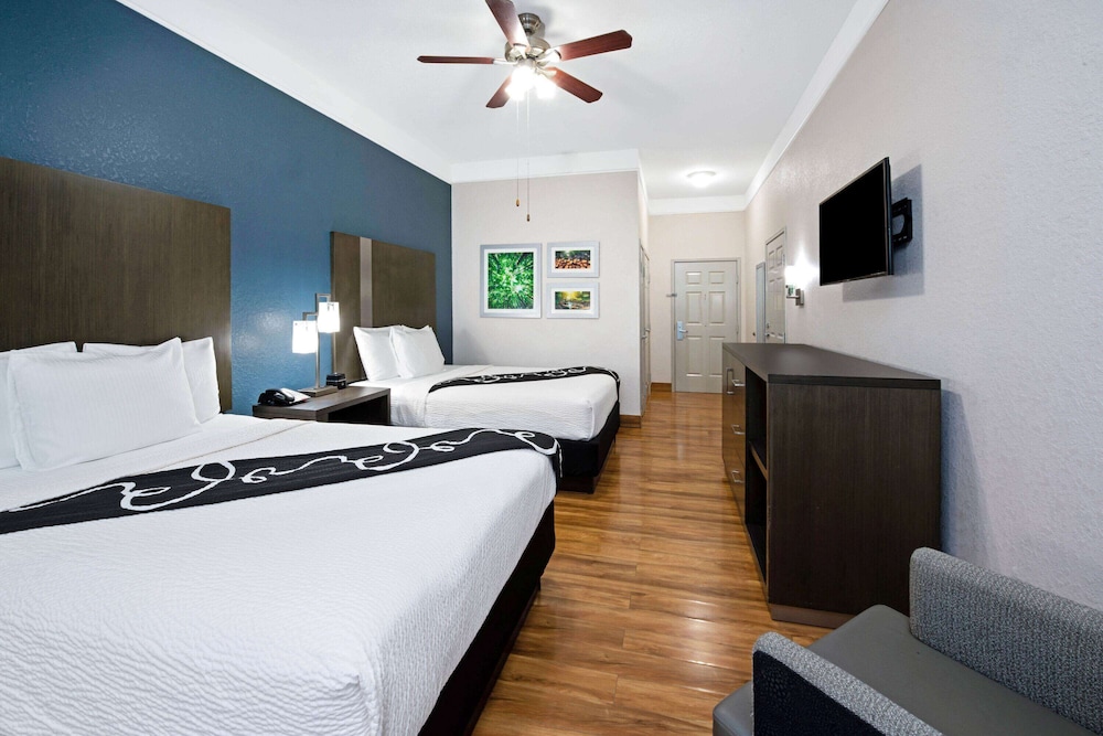La Quinta Inn Suites by Wyndham Kingwood Houston IAH Airpt - Property Image 43