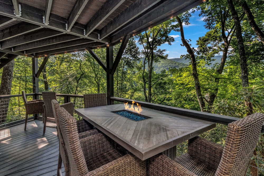 The Upper Deck