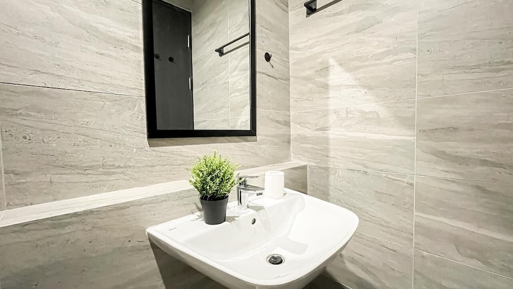 Earth Toned Studio Apartment Collins Boulevard