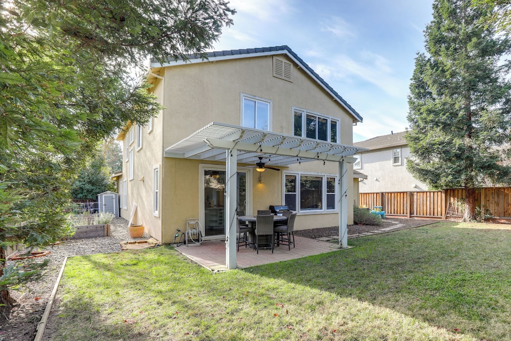 4 Mi to UC Davis: Updated Family Home!