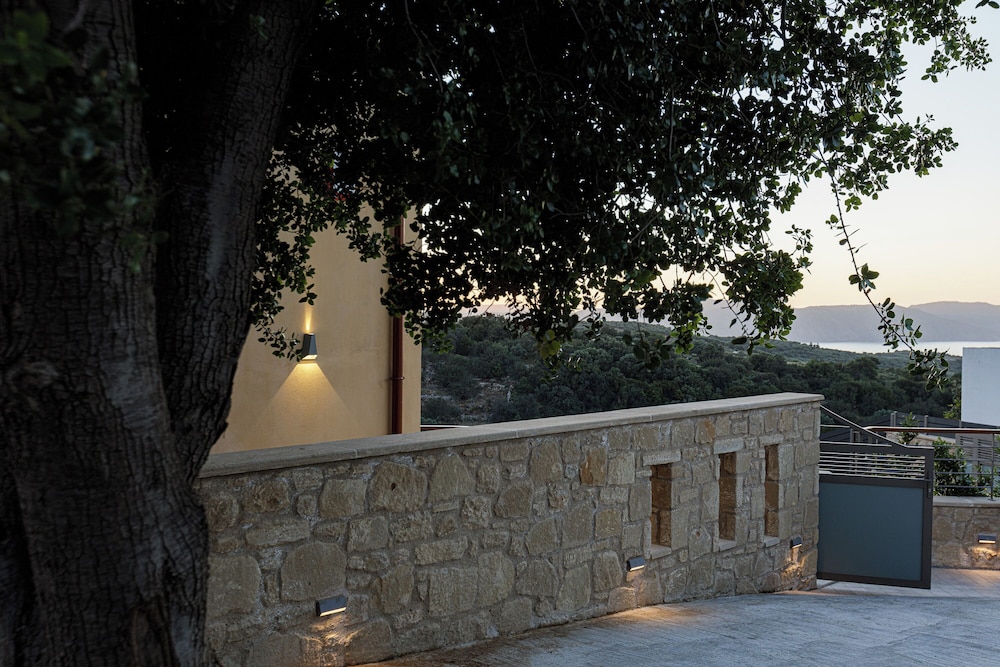 Vardina Villa