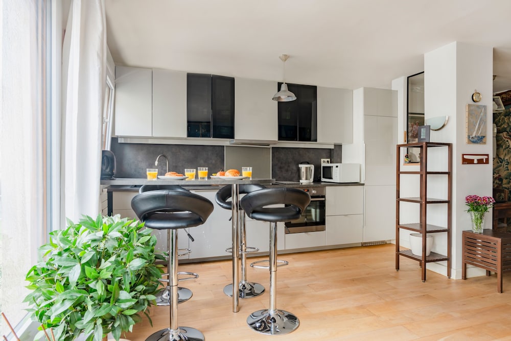 Eiffel Tower Elegant Residence en Paris — kitchen