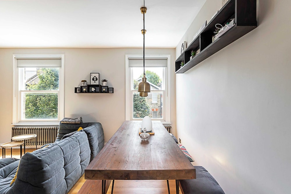 Rustic and Contemporary Haven in Brixton