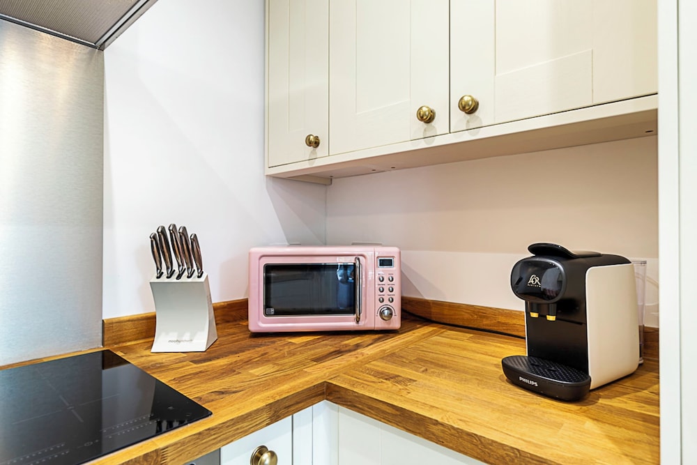 Chic 1 Bedroom Parkview Flat At Arundel Square