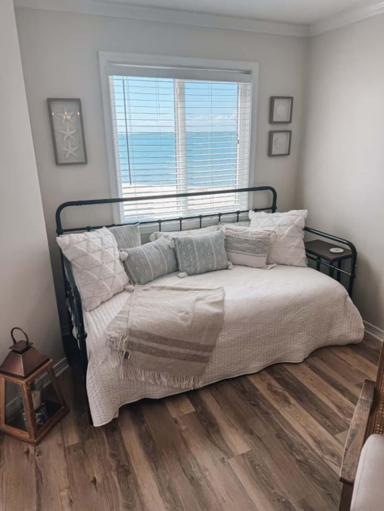 Sunset Harbor Palms 2-210 - Bayside Retreat
