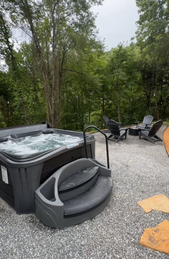 Tiny Home in the Woods Hot Tub 4 Miles to DT Haus 50