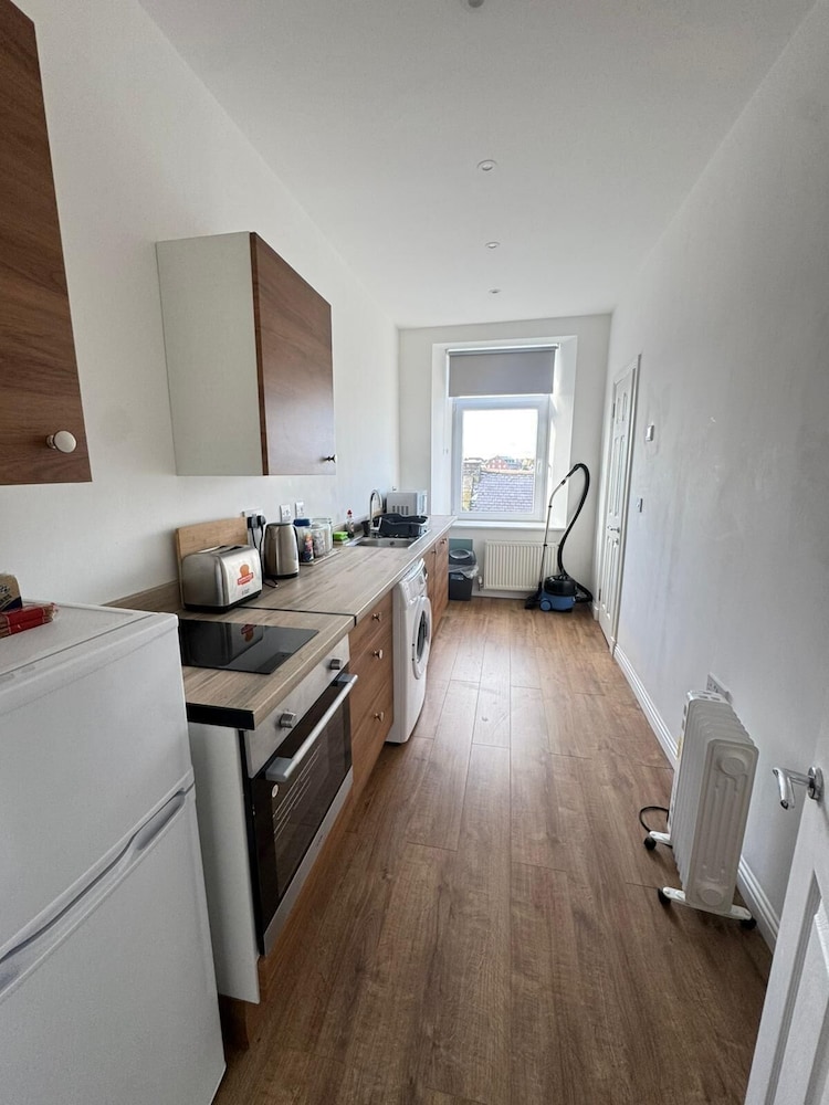 Apartment 2- 216 High Street