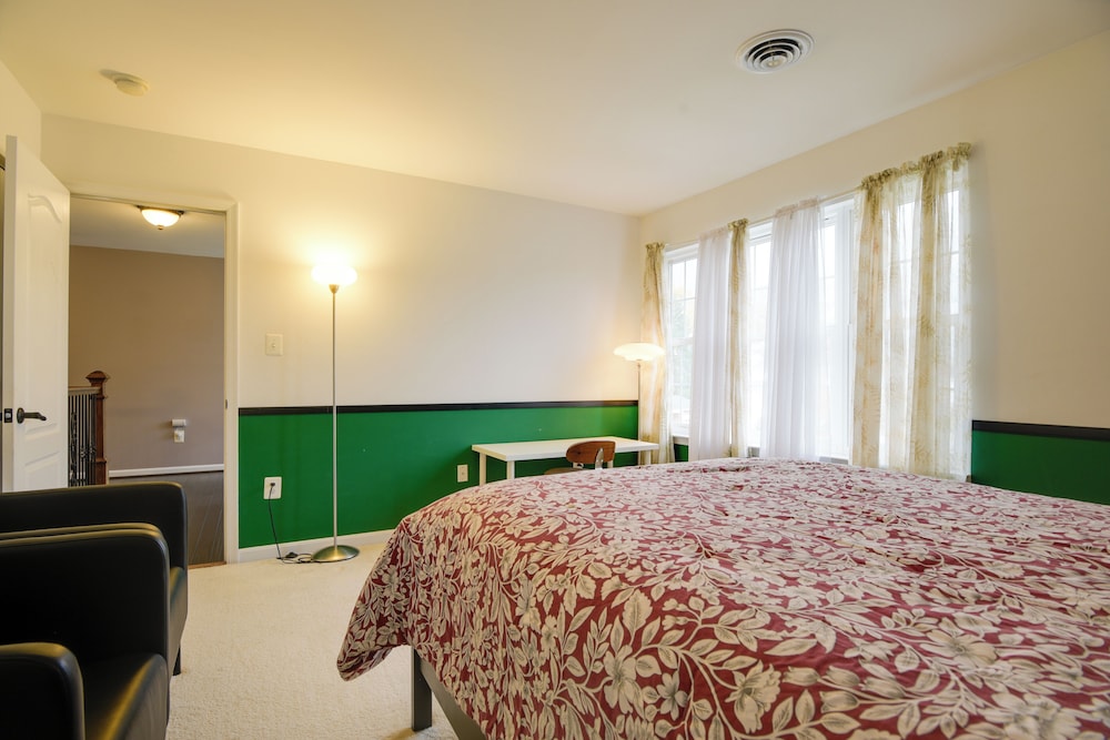 54 Mi to Dtwn DC: Spacious Family Home!