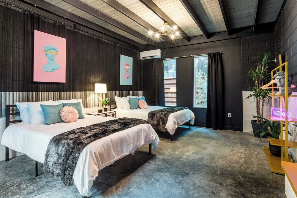 Upstay: Luxe Pool Retreat7 Min to Rainey St