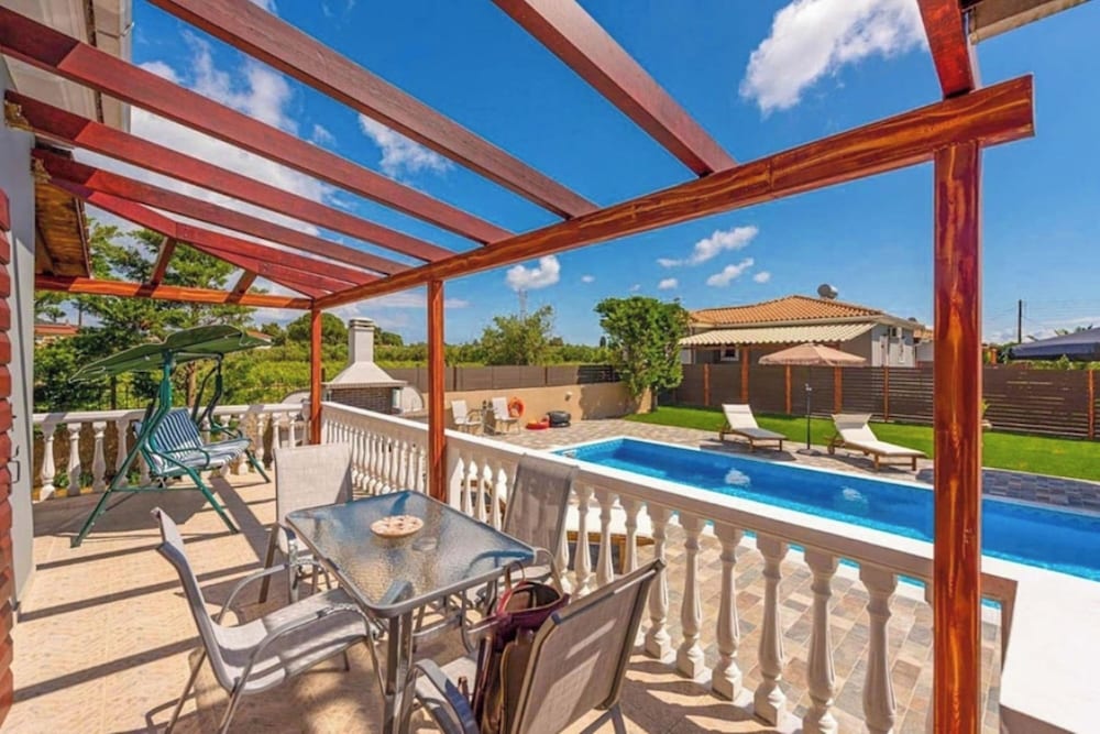 Villa Bora With Private Pool en Zakynthos — balance & terrace