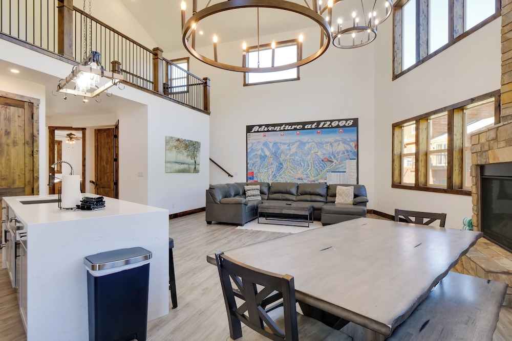 Aspen Grove Views: Spacious Duplex 5 Mi to Breck