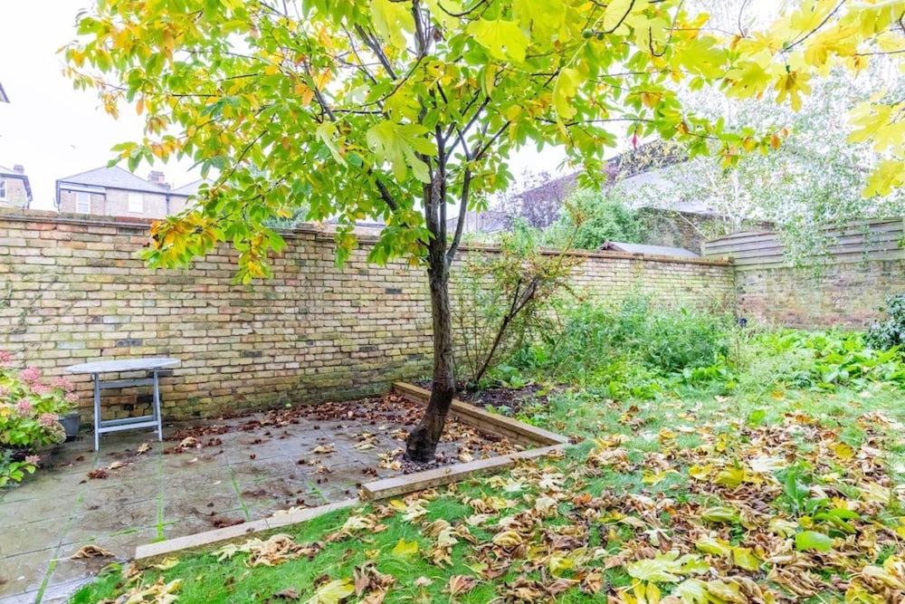 Newly Refurbished 2BD Flat - Wimbledon Village!