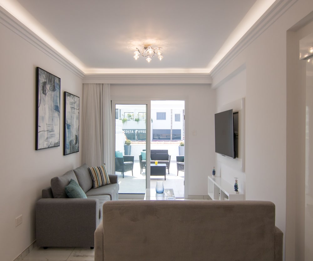 Phaedrus Living Luxury Flat Semeli