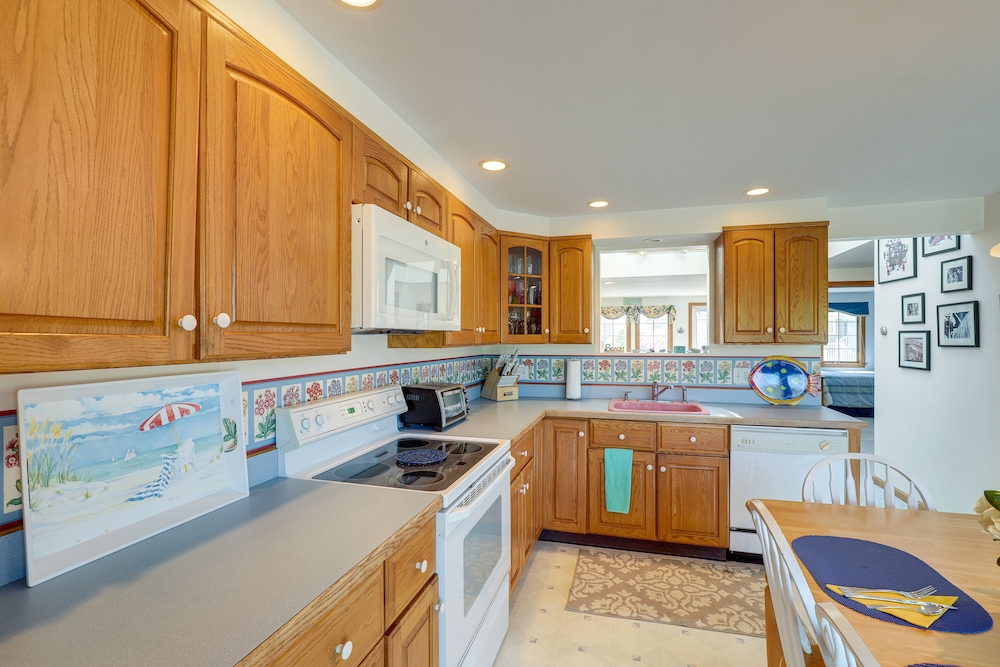 Inviting Rockport Rental w/ Deck: Walk to Beach!