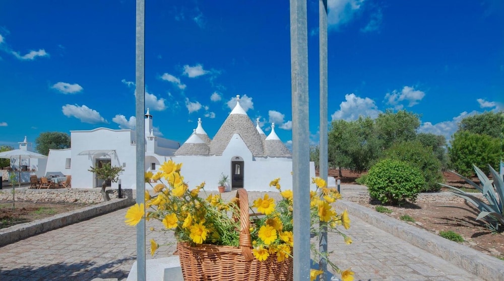 Trullo Paleo view 2